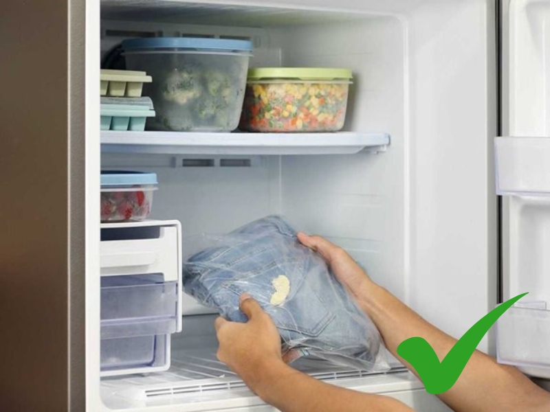 cách giặt quần jean mới mua không ra màu