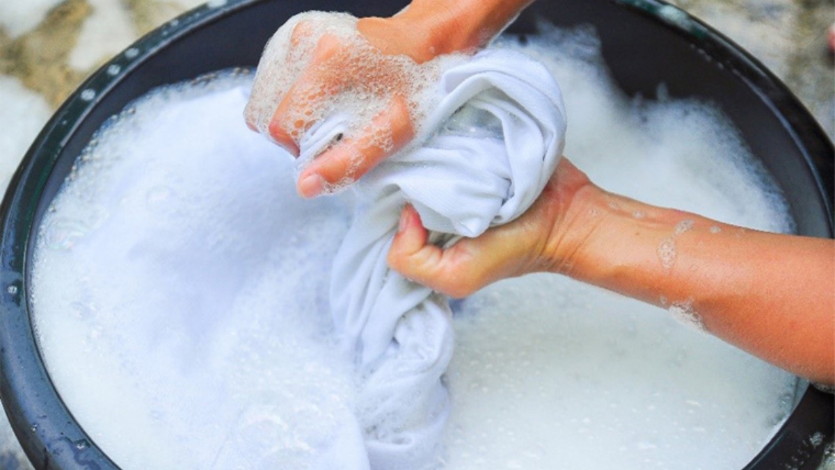 Cách tẩy trắng quần áo bằng bột giặt dành riêng cho đồ trắng