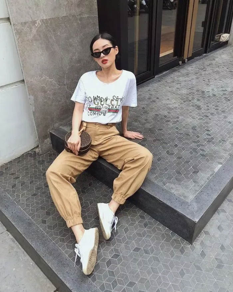 Phối Quần Jogger Nữ Với Áo Thun Basic
