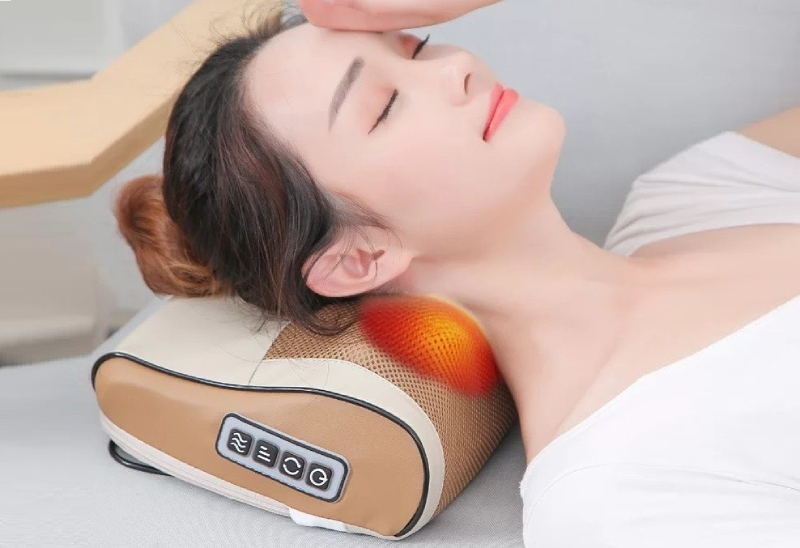 gối massage cổ vai gáy tặng quà 20/11