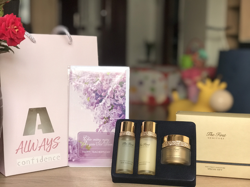 set mỹ phẩm tặng cô