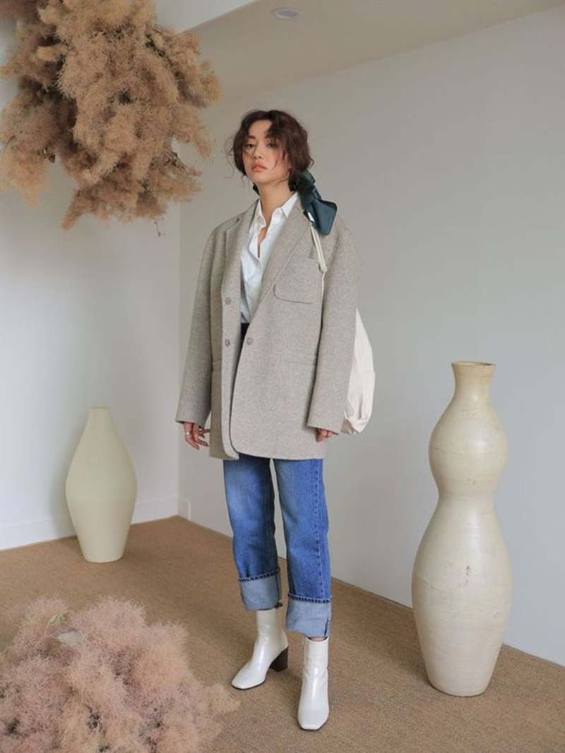 Phối áo blazer với quần jean và sơ mi Phối áo blazer với quần jean và sơ mi