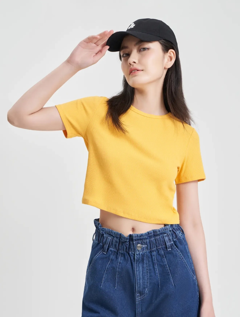 Phối quần jean, blazer và áo croptop Phối quần jean, blazer và áo croptop