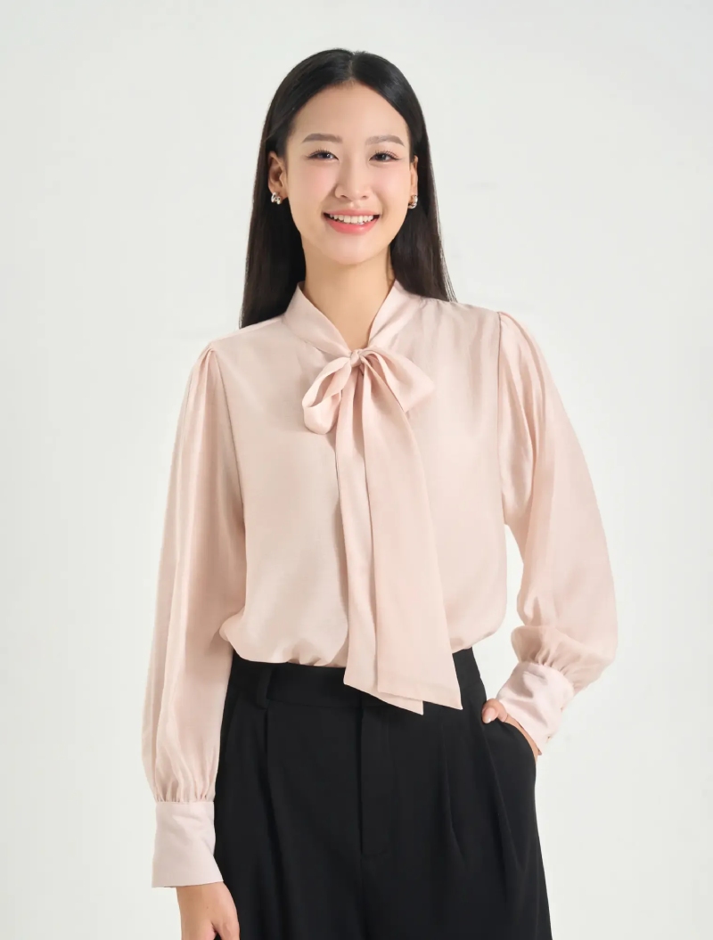 Phối áo blazer với quần jeans + áo blouse Phối áo blazer với quần jeans + áo blouse