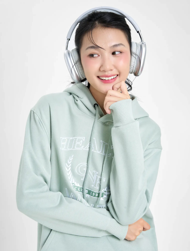 Phối Đồ Với Áo Hoodie Nữ: Xu Hướng Thời Trang Thu Đông 2024