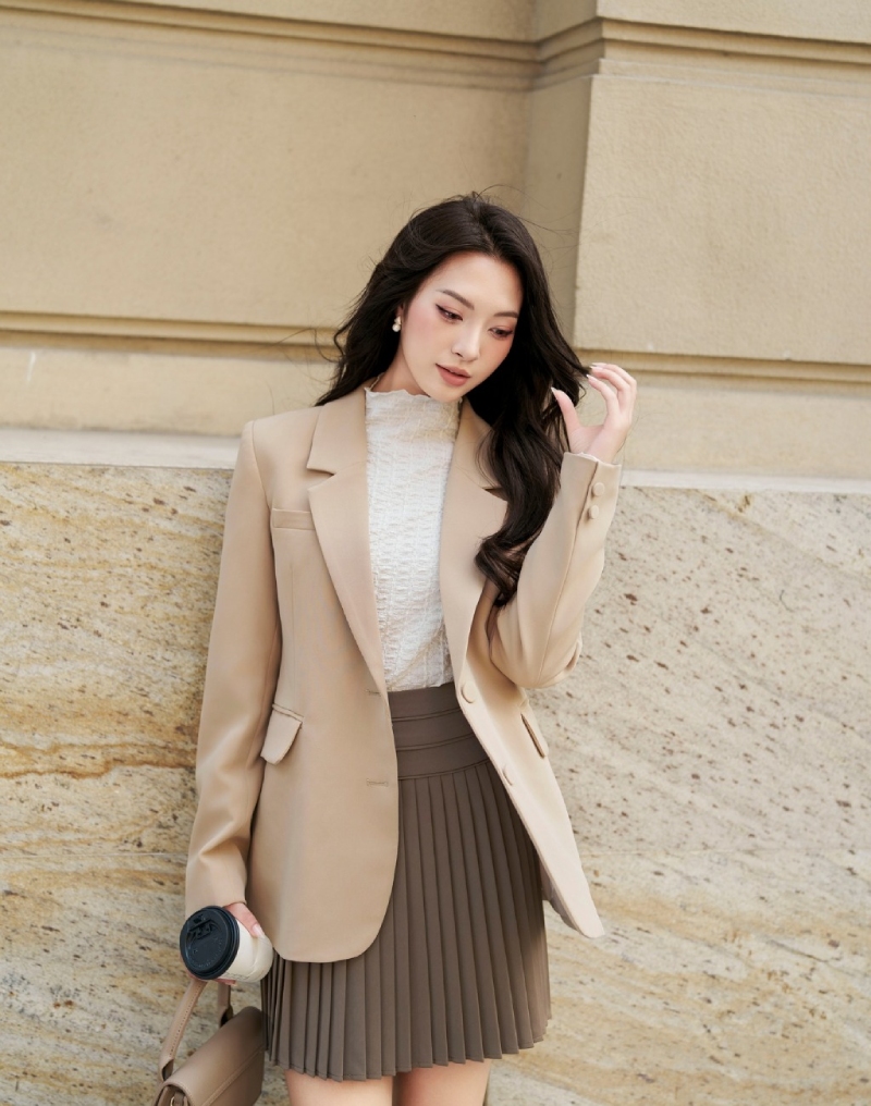 Phối Áo Blazer Với Chân Váy