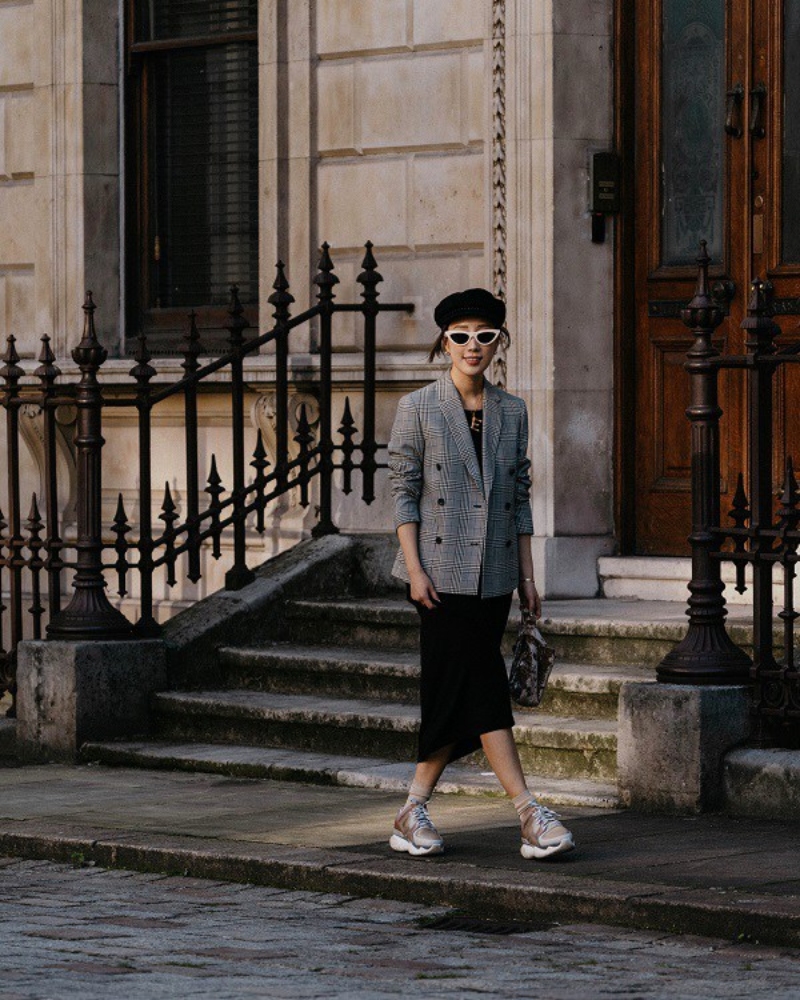 Phối Áo Blazer Với Chân Váy