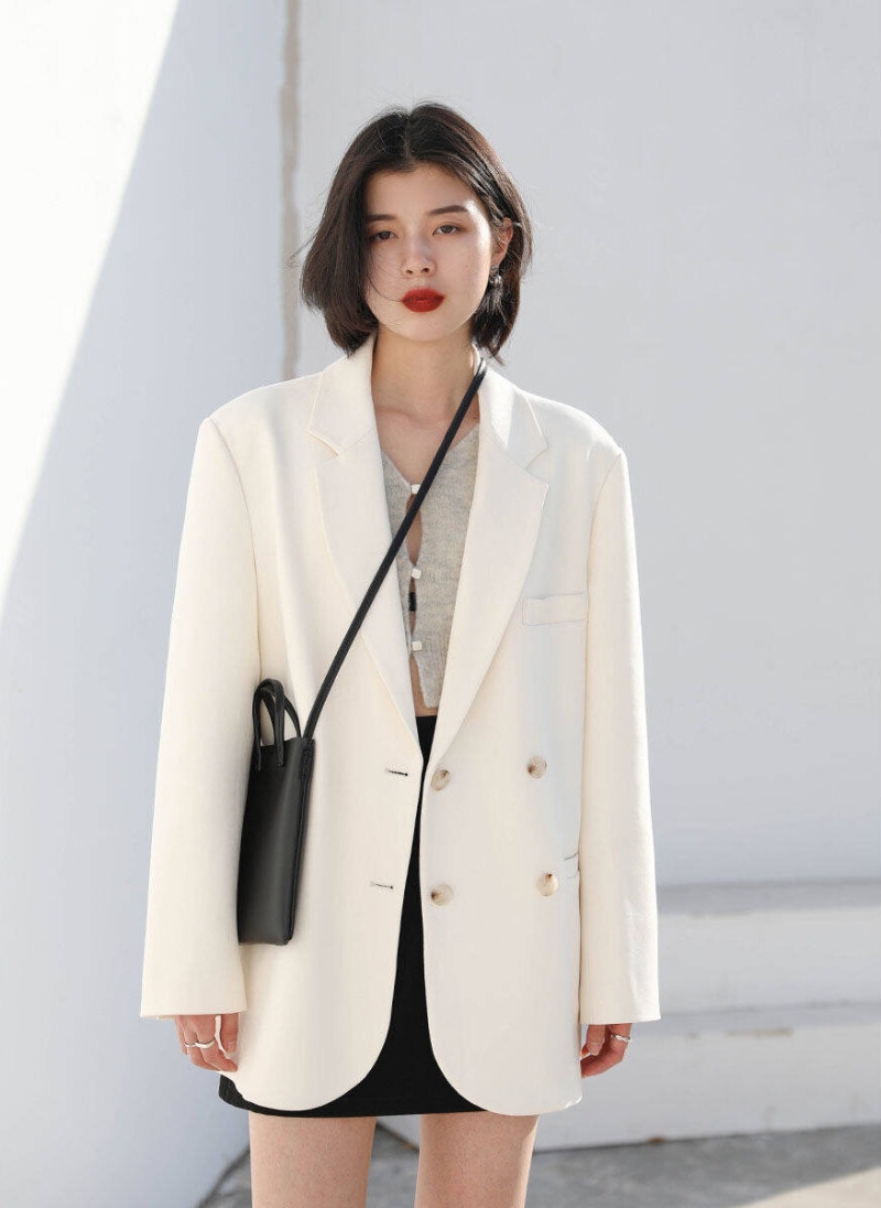 Phối Áo Blazer Với Chân Váy