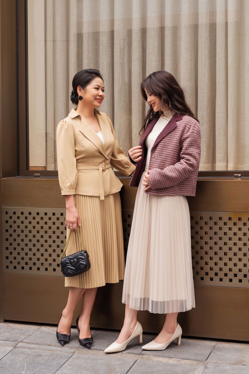 Phối Áo Blazer Với Chân Váy