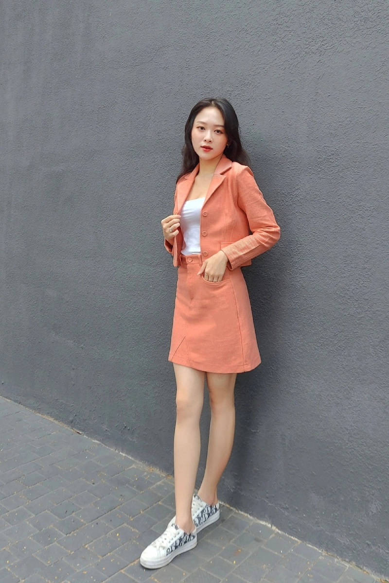 Phối Áo Blazer Với Chân Váy