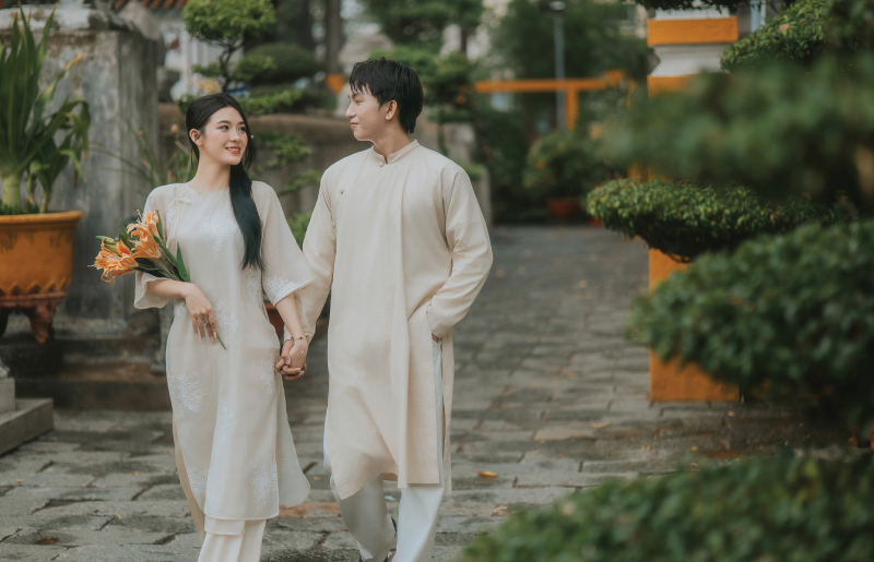 chụp ảnh áo dài với người yêu