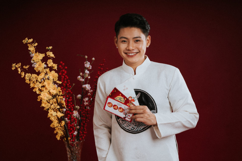 chụp hình áo dài tết cho nam