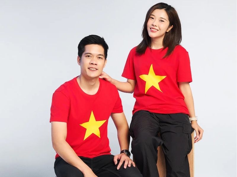 áo cờ đỏ sao vàng quần đen