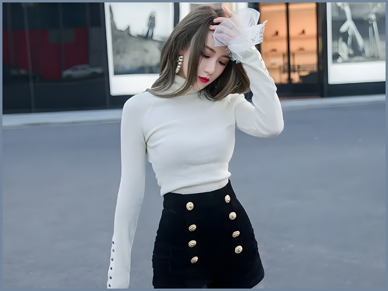 quần sooc da nữ kết hợp với áo gì