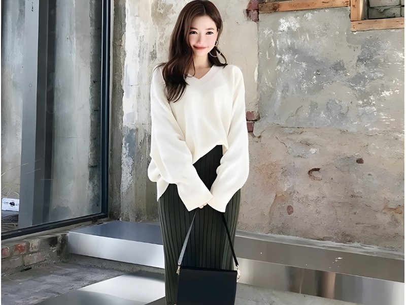 chân váy xếp ly dài phối với giày gì