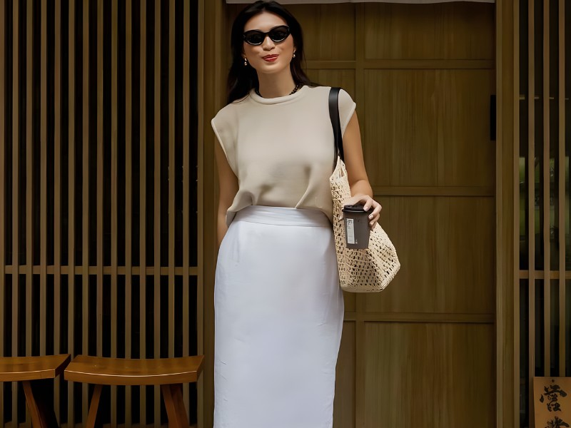 phối đồ với chân váy trắng dài mùa hè