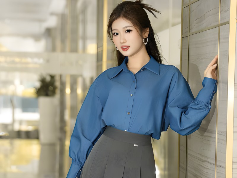 váy xếp ly đen dài phối với áo gì