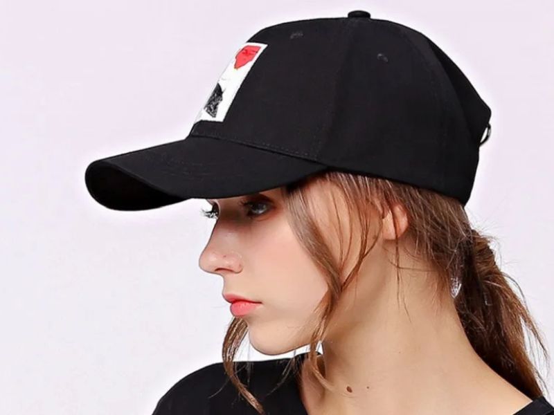 cách đội mũ lưỡi trai đẹp cho nữ mặt tròn
