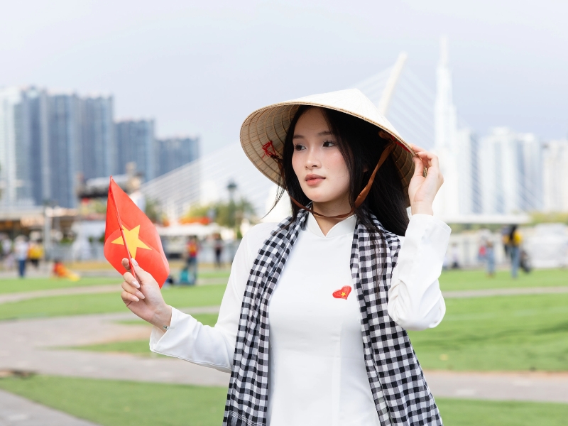 chụp ảnh cùng cờ tổ quốc chụp ảnh cùng cờ tổ quốc