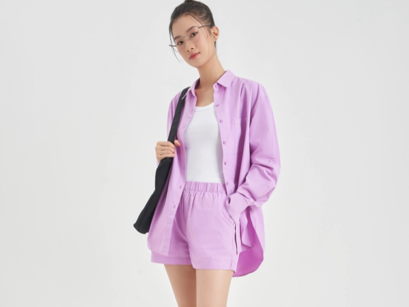 phối áo sơ mi đi biển nữ