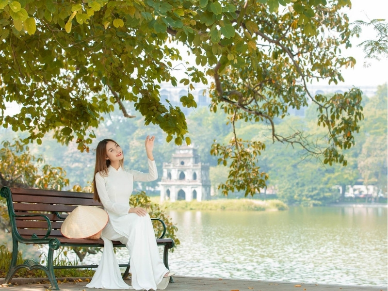 tạo dáng chụp ảnh mùa thu