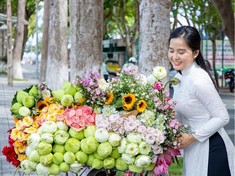 tạo dáng chụp ảnh mùa thu