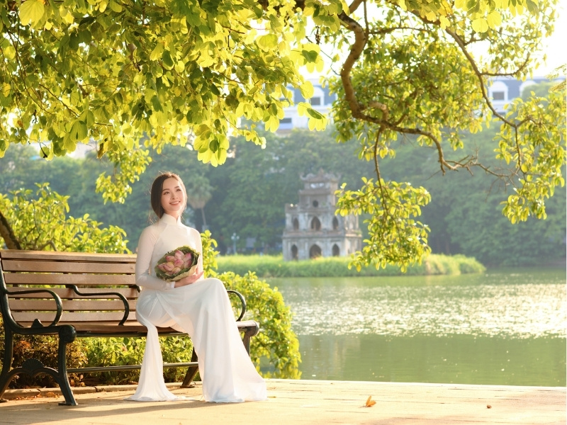 tạo dáng chụp ảnh mùa thu