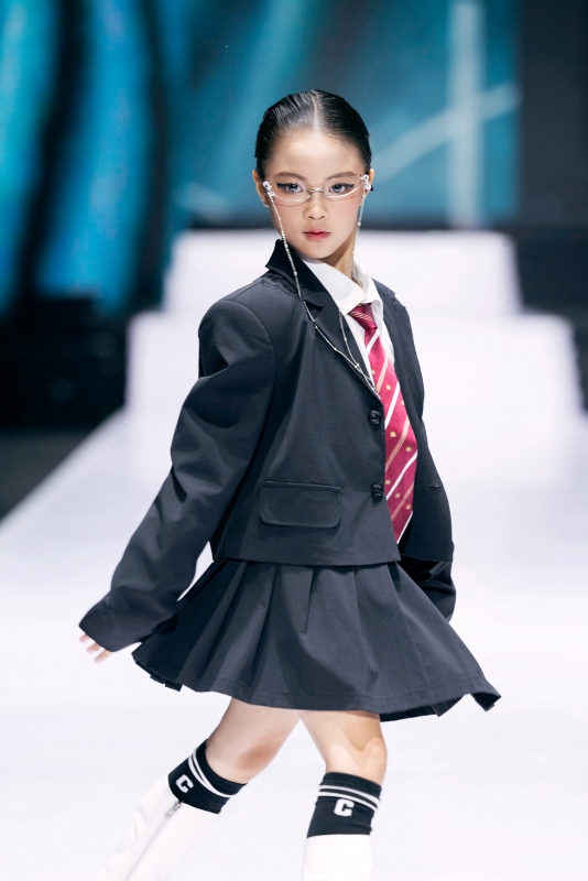 canifa ra mắt bộ sưu tập timeless bonding tại vietnam international fashion week 2025