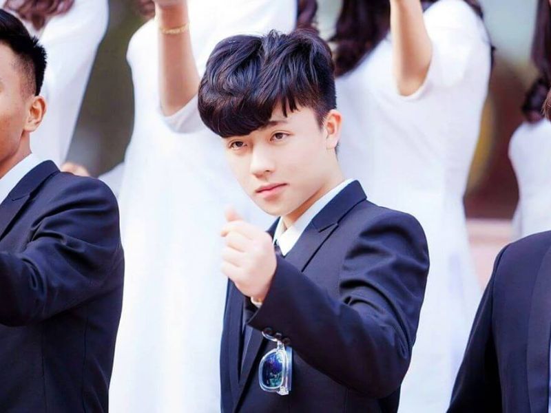 chụp kỷ yếu nên đi giày gì nam