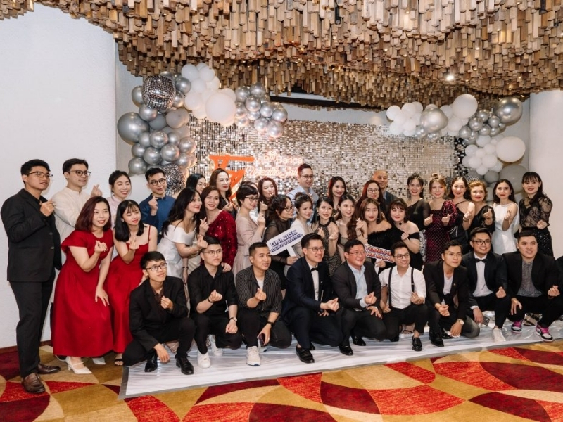 cách phối đồ với chân váy dài đi tiệc