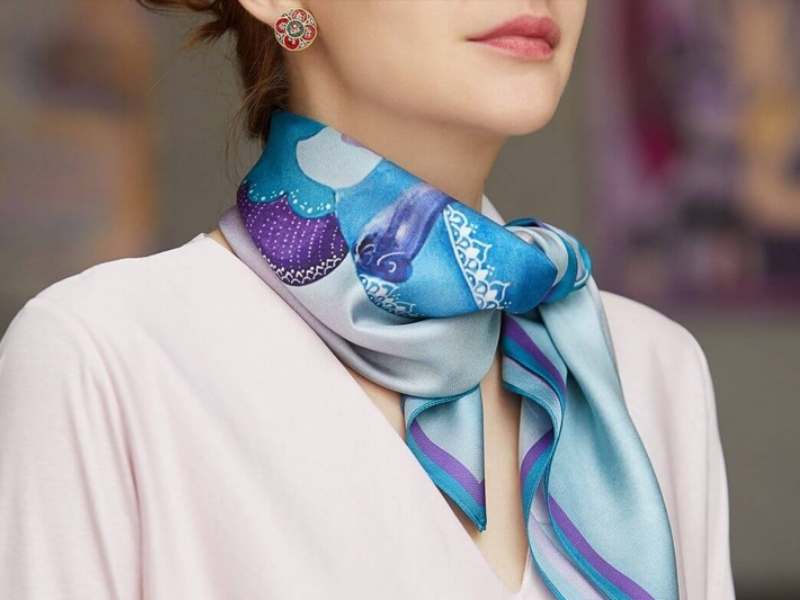 phối đồ công sở với khăn choàng dài