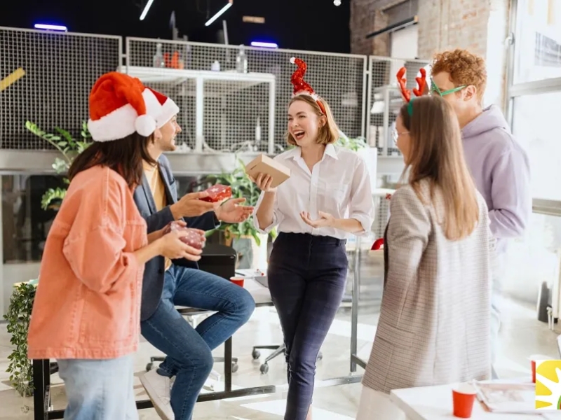 chọn quà tặng phù hợp với vị trí ở nơi làm việc