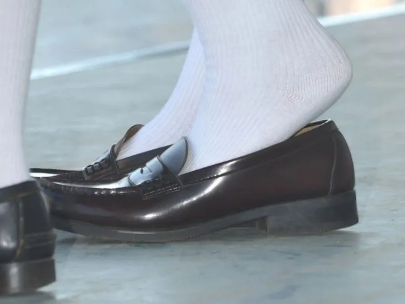 giày loafer đi tất gì