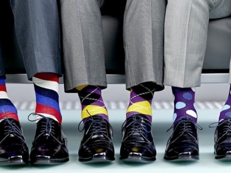 tất đi giày tây