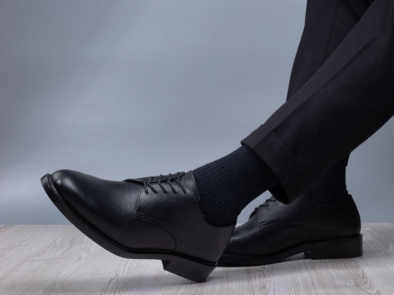 tất đi giày tây