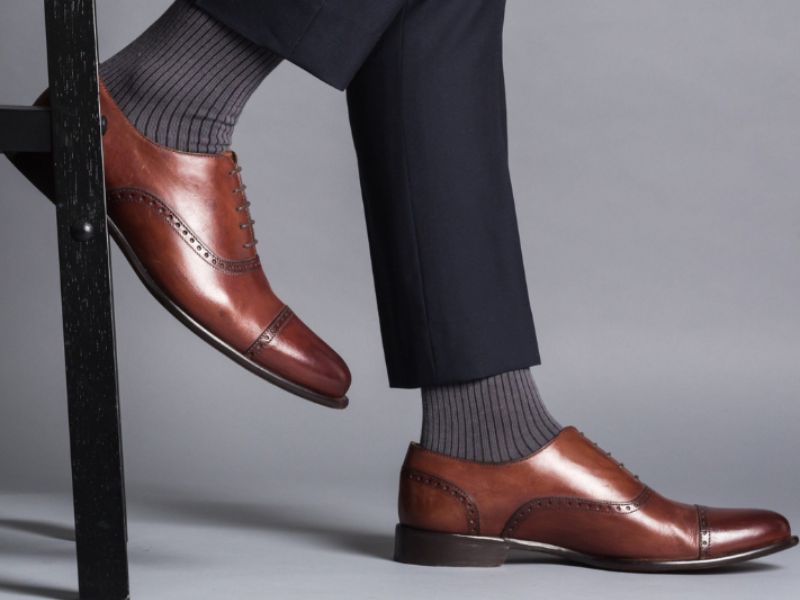 tất đi giày tây