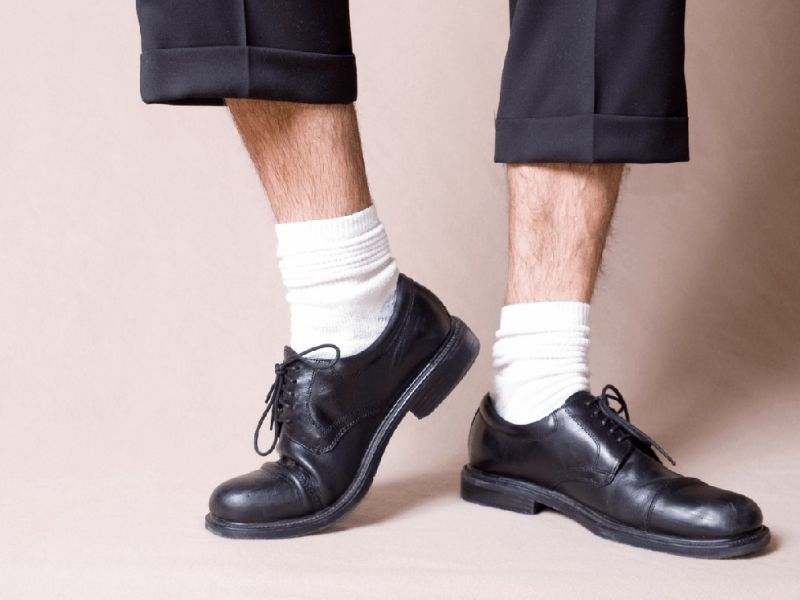 tất đi giày tây