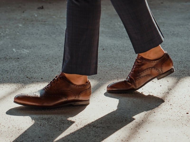 tất đi giày tây