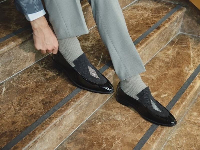 tất đi giày tây