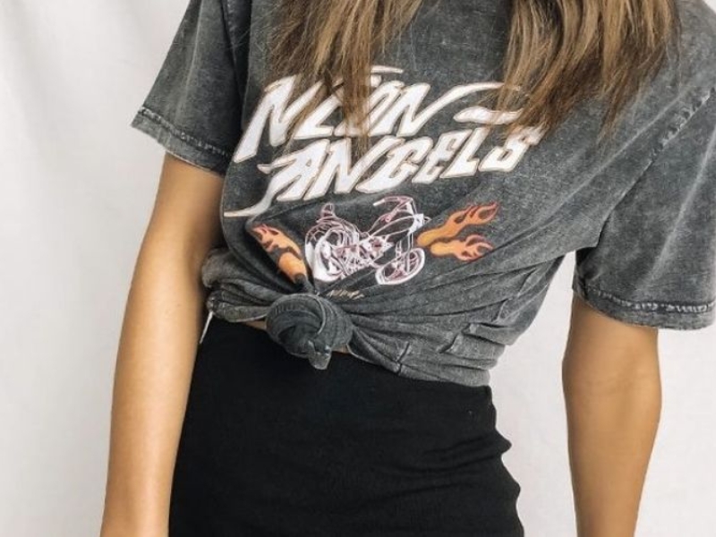 cách buộc áo thun thành croptop