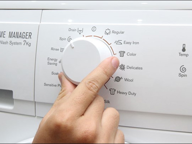 cách tẩy mốc quần áo màu