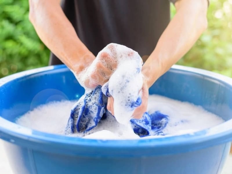 Giặt vải cá sấu đúng cách