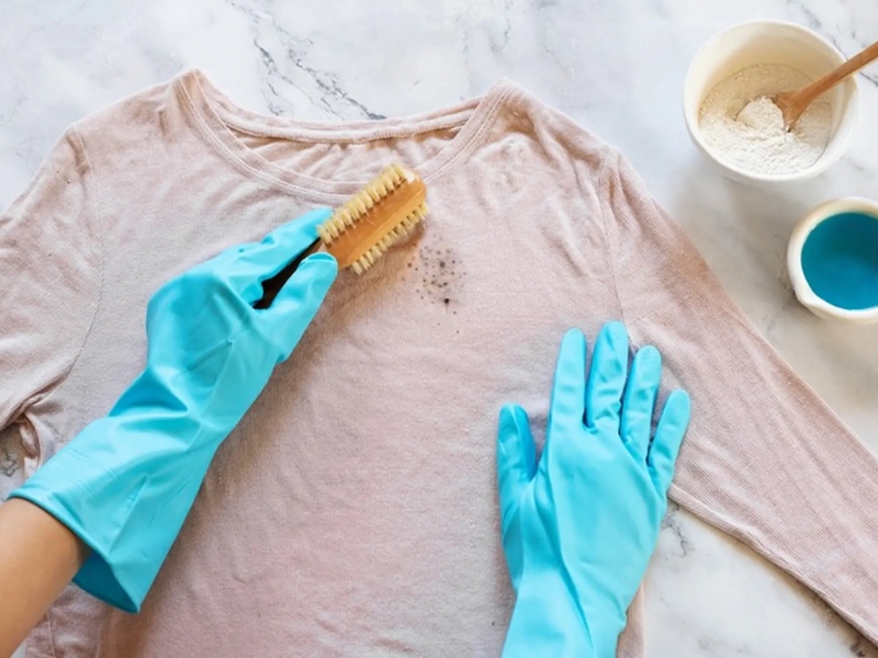 tẩy mốc quần áo màu bằng banking soda