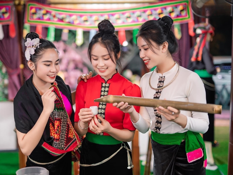 trang phục dân tộc thái