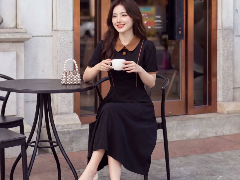 Đầm cổ sen