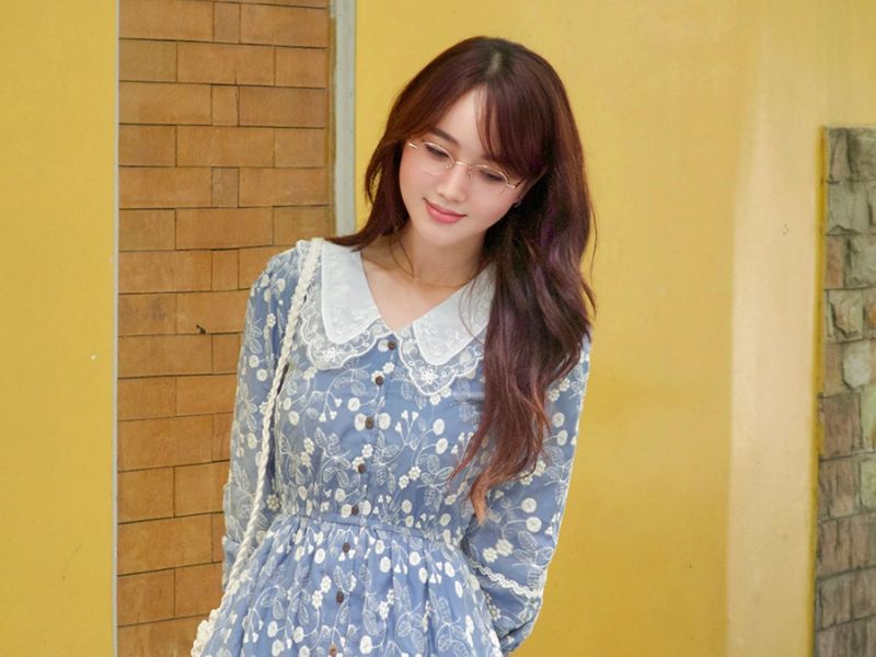 Đầm cổ sen