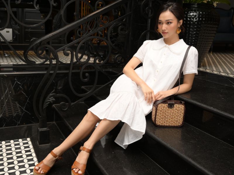 Đầm cổ sen