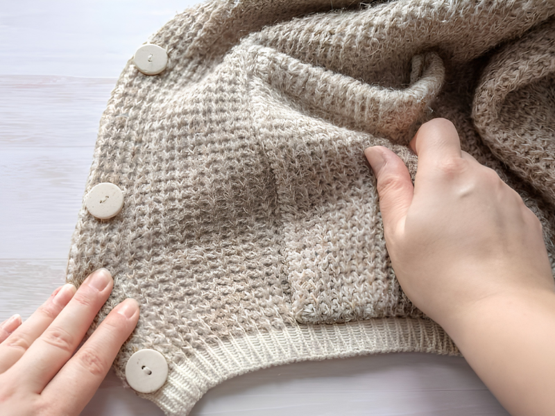 cách phục hồi áo len bị co