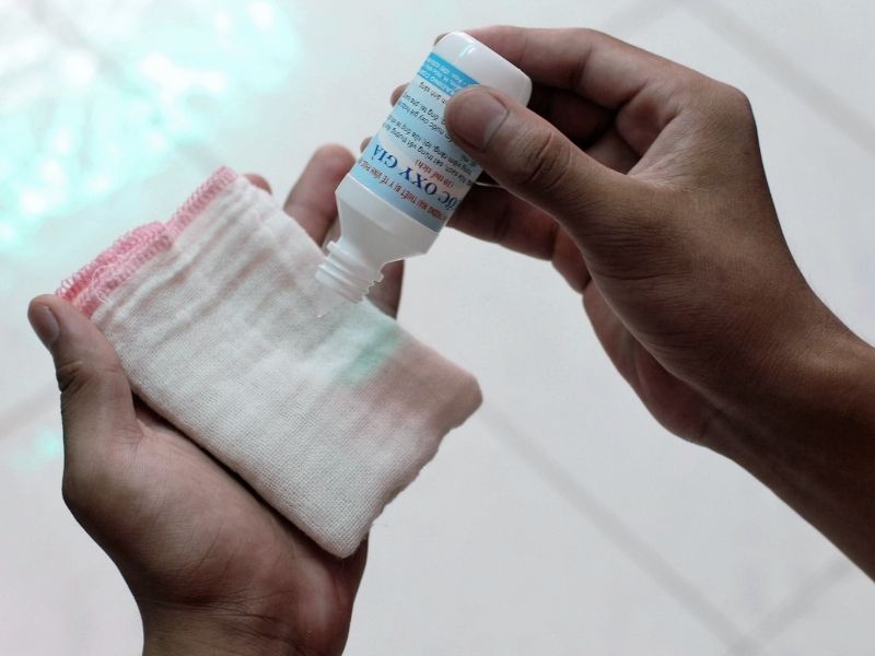 cách tẩy vết mốc trên áo phao