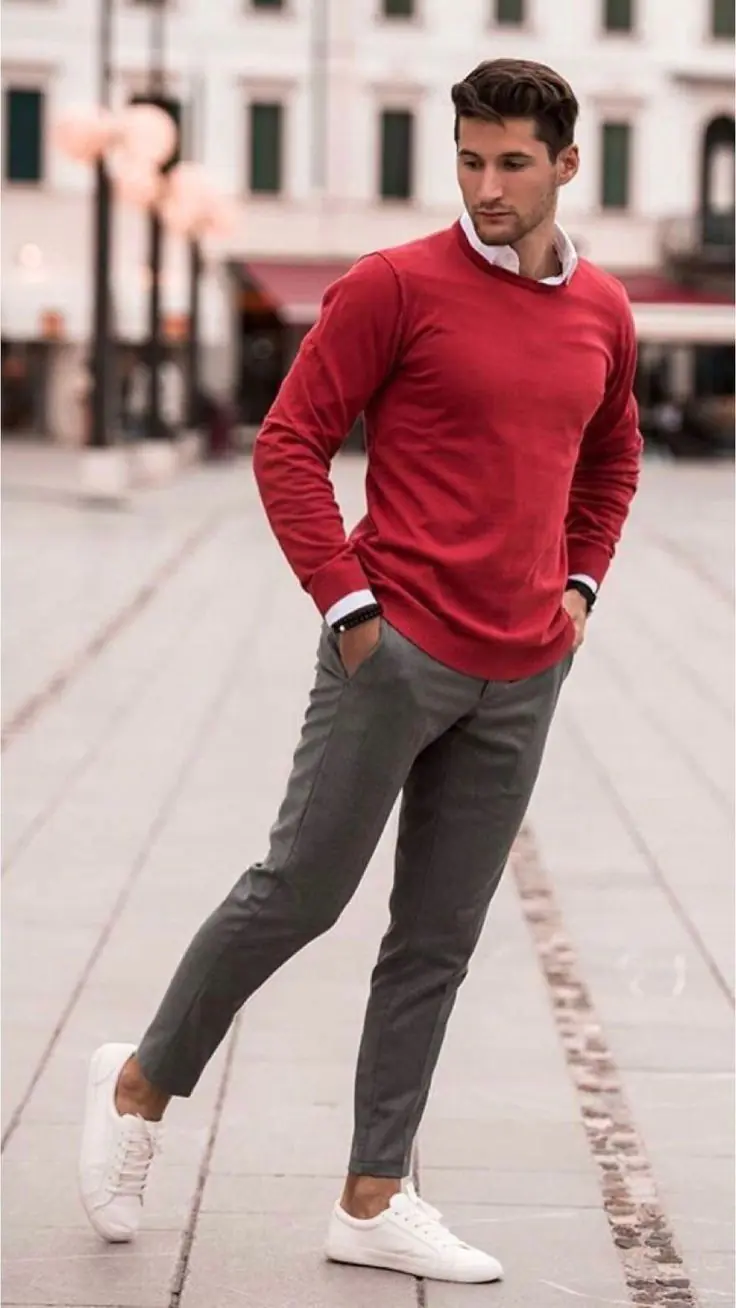 Phối áo len đỏ với quần kaki
